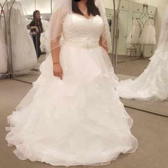 Wedding dress - Picture 3 of 3